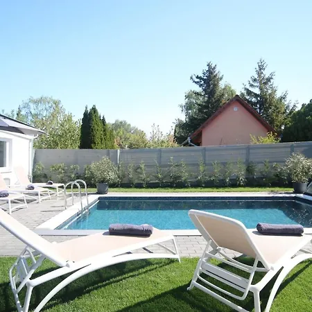 Piku Vendeghaz 2 Holiday home Balatonfenyves