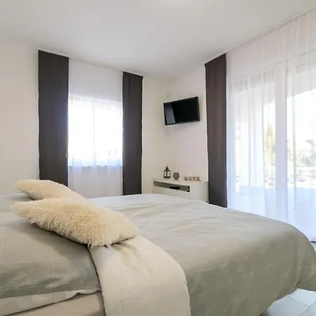 Piku Vendeghaz 2 Holiday home *